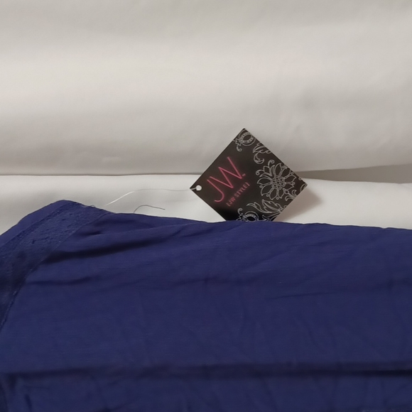 JW Style top - Picture 2 of 5